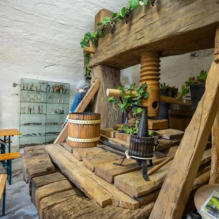 Konukevi Zum Torkelhaus 3*